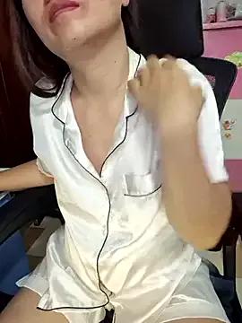 Bee_sweet from StripChat