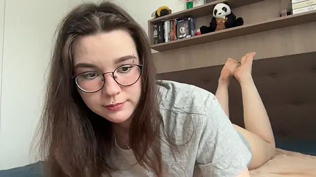BeeBlossom from StripChat