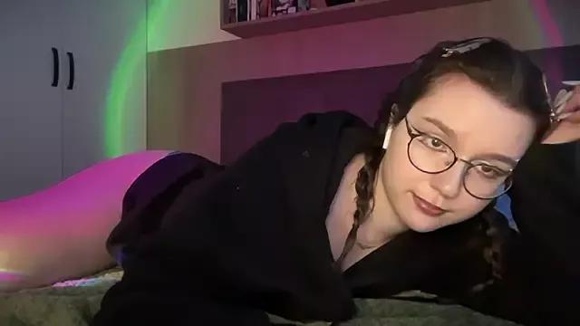 BeeBlossom from StripChat is Freechat