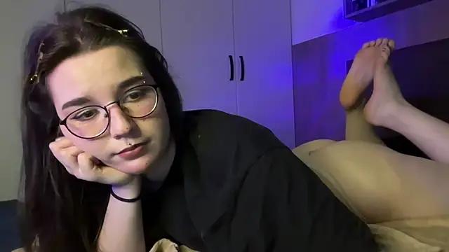 BeeBlossom from StripChat