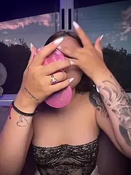 Beella1_ from StripChat is Freechat