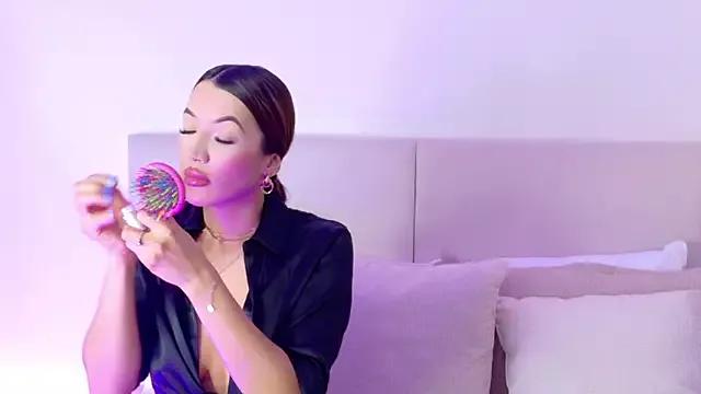 Bella-taylorr from StripChat