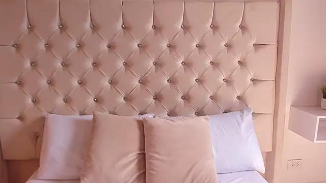 bella_bloomg from StripChat