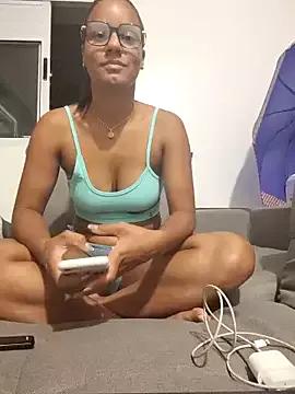 Bella_missandei from StripChat is Freechat