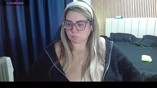 bella_savati from StripChat