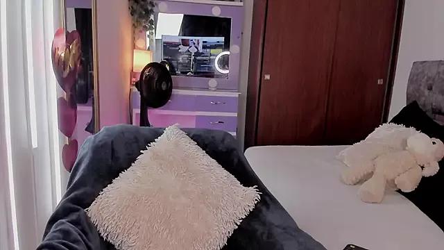 bella_swant1 from StripChat