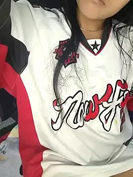 bella_warzon from StripChat