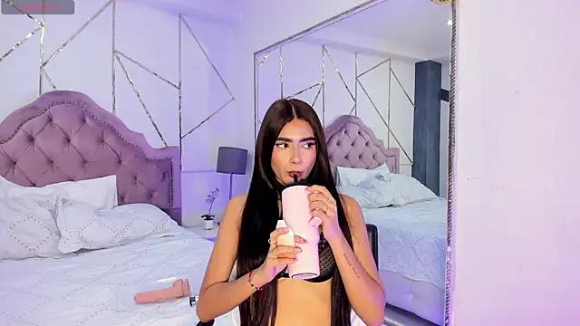 BellaaStorm from StripChat