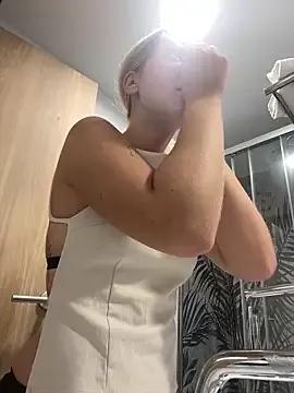 Bellablows from StripChat