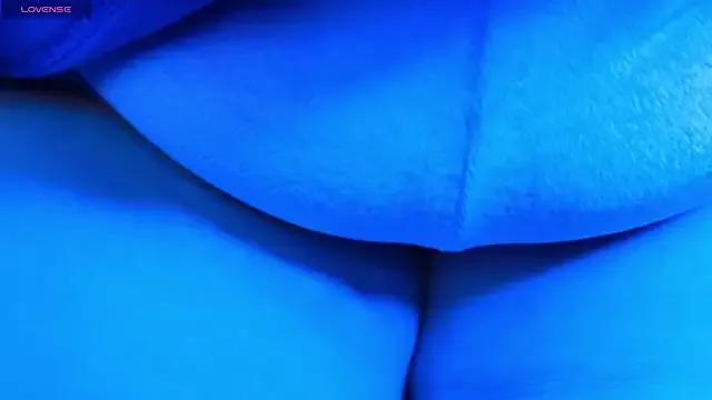 BellaBlueBBW from StripChat is Freechat