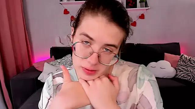 BellaCaress from StripChat