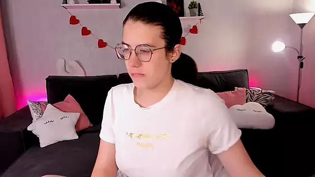 BellaCaress from StripChat