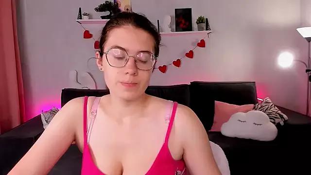 BellaCaress from StripChat