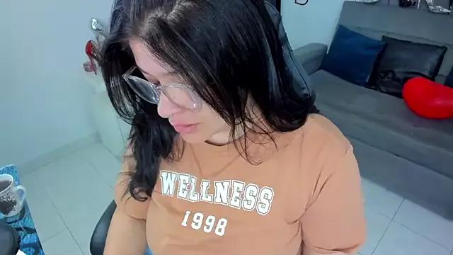 BellaFlaming from StripChat