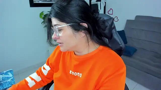 BellaFlaming from StripChat