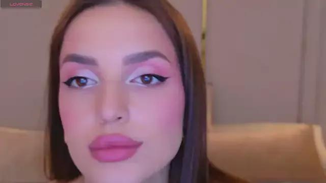 BellaHalles from StripChat