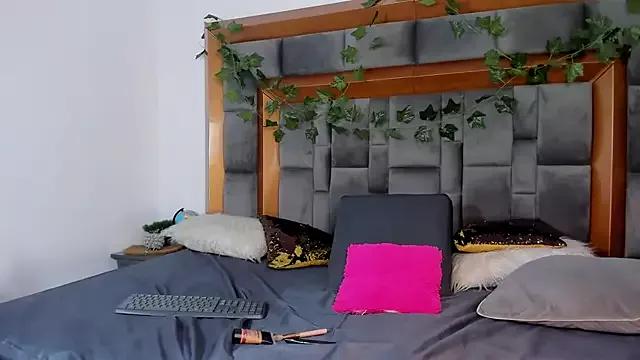 BellaKarla from StripChat