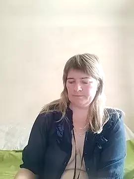 BellaLove335 from StripChat
