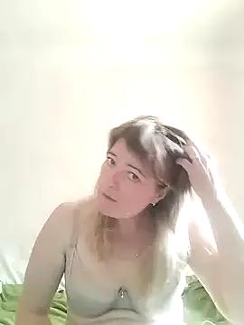 BellaLove335 from StripChat