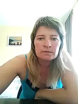 BellaLove335 from StripChat