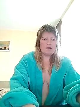 BellaLove335 from StripChat