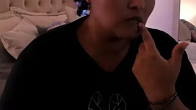 BellaNixs from StripChat