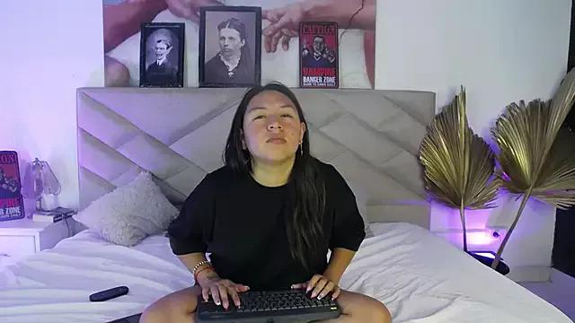 BellaRoux1 from StripChat