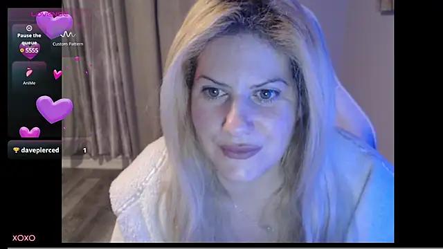 BellaStar84 from StripChat