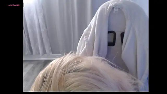 BellaStar84 from StripChat