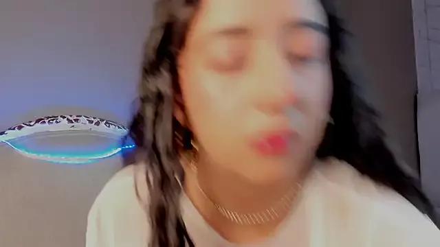 BellaSwwan from StripChat