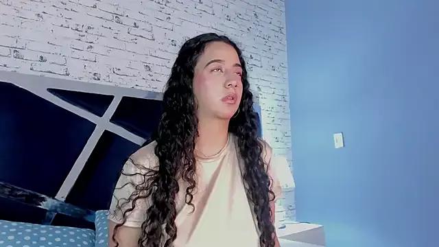 BellaSwwan from StripChat