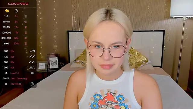 bellatip from StripChat