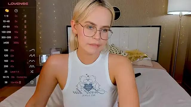 bellatip from StripChat