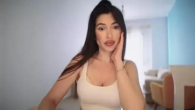 Bellavita_ from StripChat is Freechat
