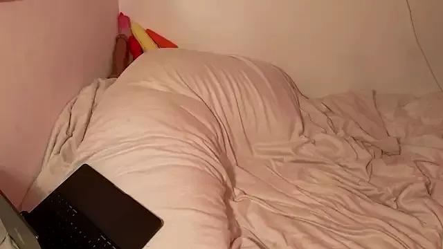 Photos of Bellazeebub from StripChat is Freechat