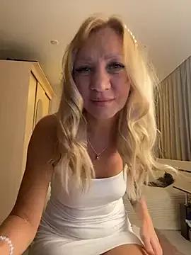 Bellissa_ from StripChat