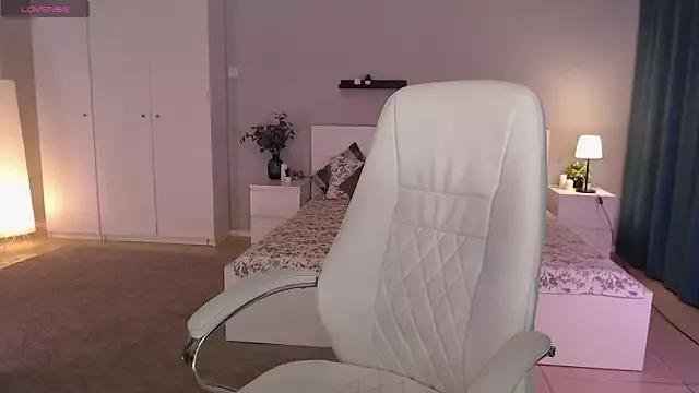 Bellla_Haddid from StripChat