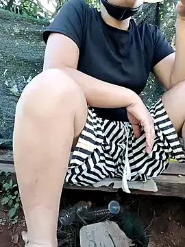 Betty20zx from StripChat is Freechat