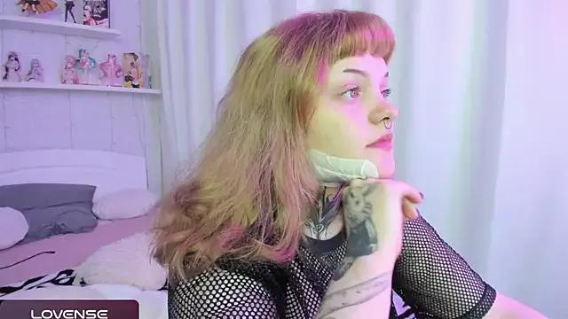 Betty__M00n from StripChat is Freechat