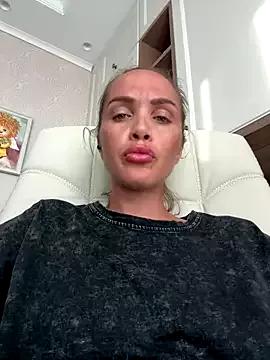 Beverly_Hilll from StripChat