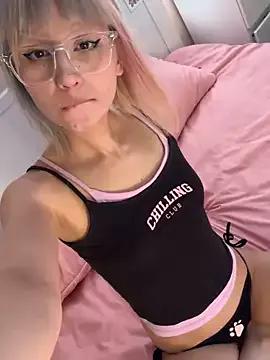 bigbabykiki from StripChat