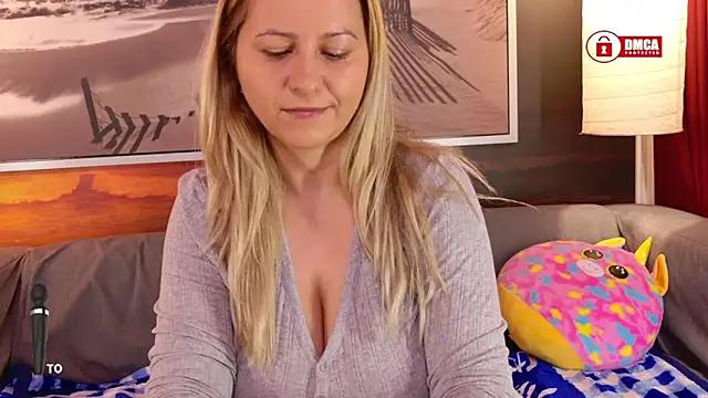 BigBoobsARRI from StripChat