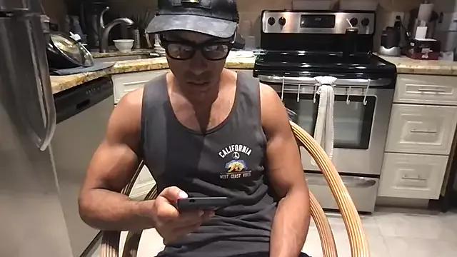 BigGuyMuscle from StripChat
