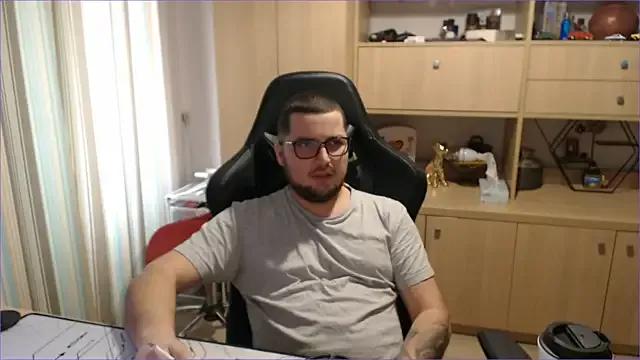 bigpuff_hott from StripChat is Freechat