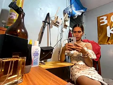 biniNikka69 from StripChat