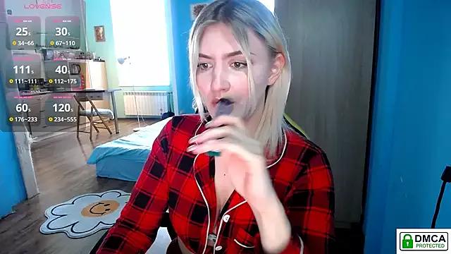 BizzyBeee from StripChat