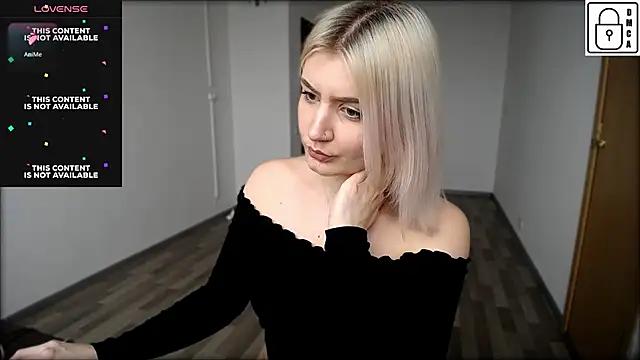 BizzyBeee from StripChat