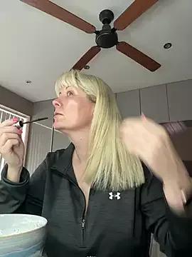 Blonde-BrookeX from StripChat is Freechat