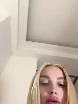 blonde_di from StripChat is Freechat