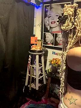 blondebarbiebae from StripChat is Freechat